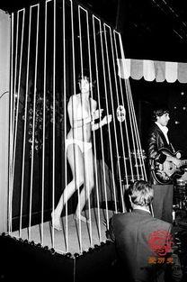 日本酒吧糜烂,繁华背后的糜烂面纱